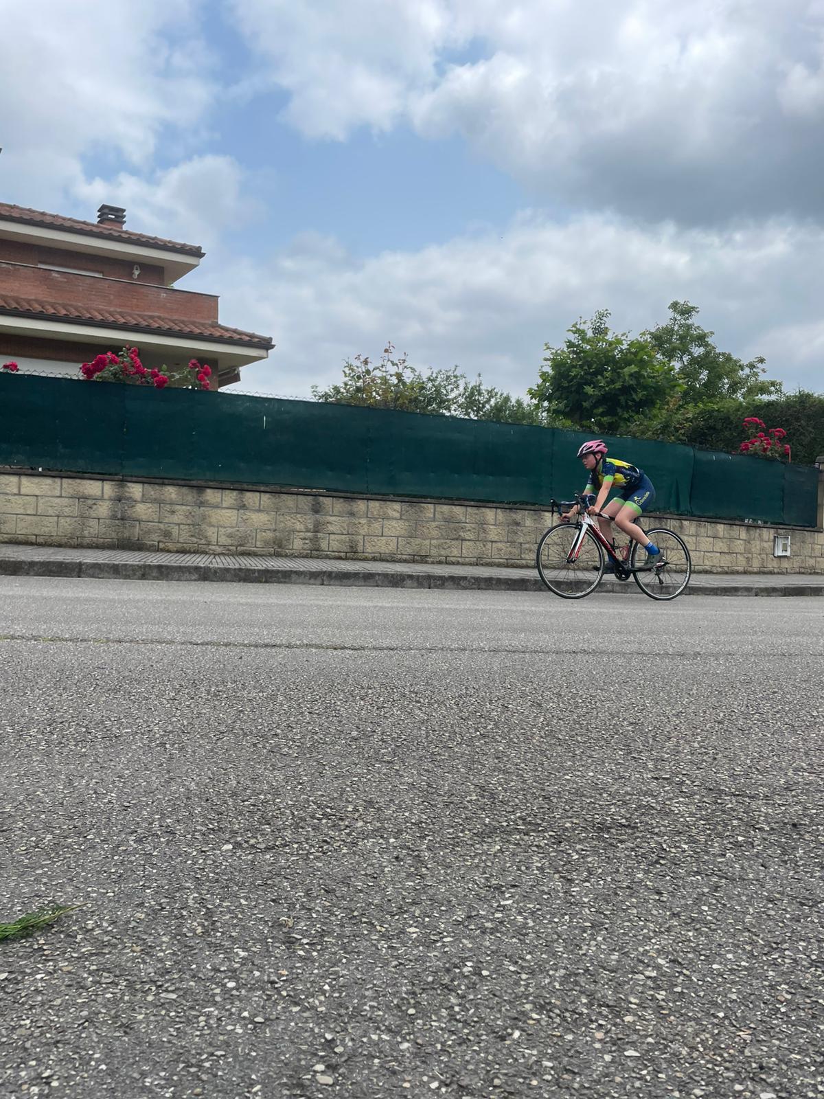 Éxito de participación en el Trofeo Salas 2025 de ciclismo base