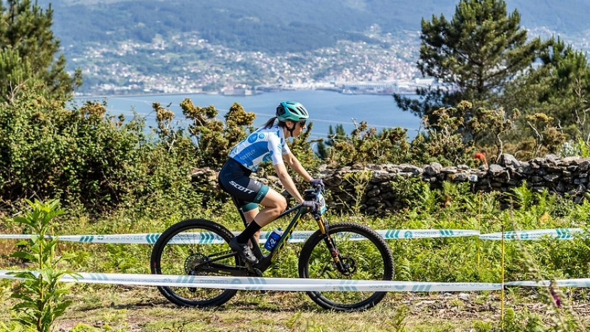 Lara-Lois-e-Saul-Lopez-brindan-recitais-de-altura-na-Copa-Galicia-XCO-de-Poio