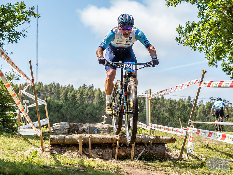 Lara Lois e Saúl López brindan recitais de altura na Copa Galicia XCO de Poio