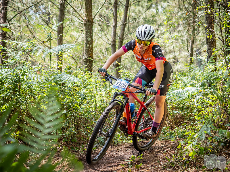 Lara Lois e Saúl López brindan recitais de altura na Copa Galicia XCO de Poio