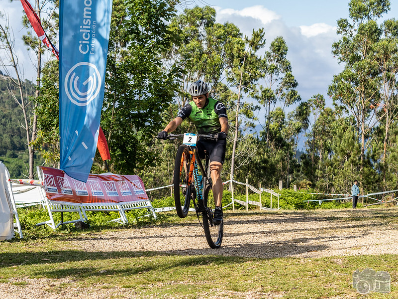 Lara Lois e Saúl López brindan recitais de altura na Copa Galicia XCO de Poio