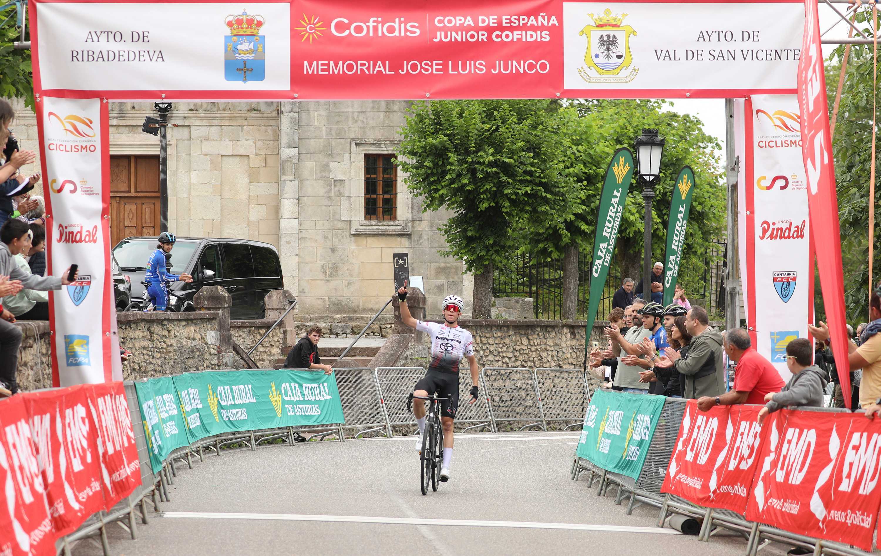 Noval se exhibe para triunfar en el Memorial José Luis Junco de la Copa de España Junior Cofidis