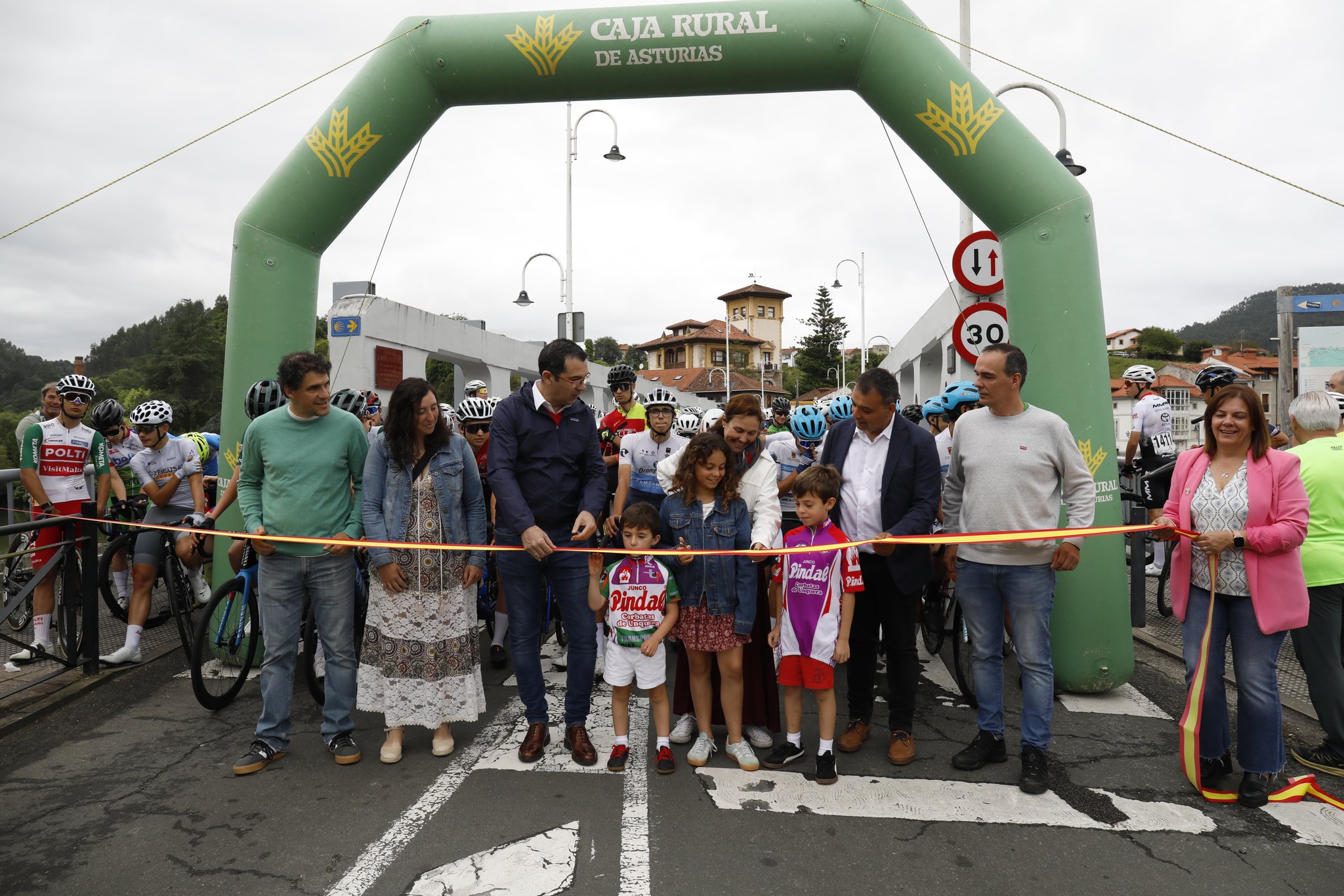 Noval se exhibe para triunfar en el Memorial José Luis Junco de la Copa de España Junior Cofidis