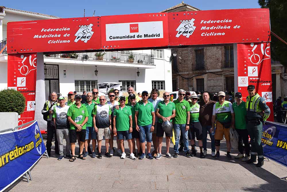HUGO GÓMEZ Y GABRIEL RODAS HOMENAJEAN A ANTONIO SUÁREZ EN CORPA
