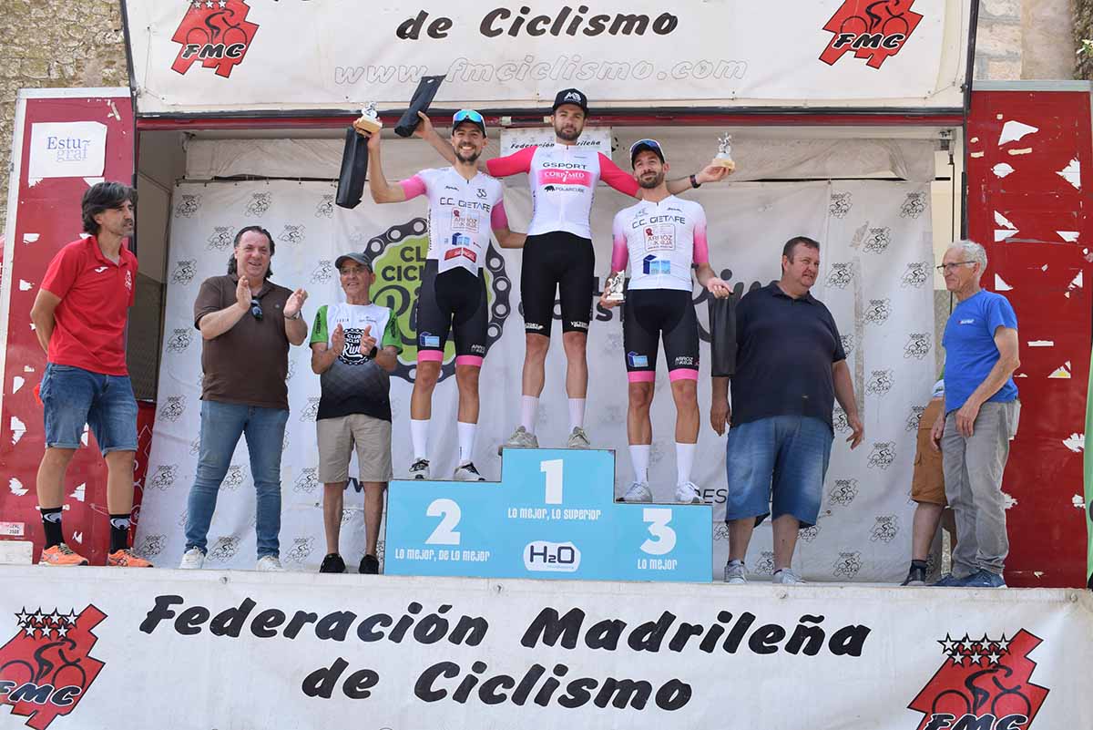 HUGO GÓMEZ Y GABRIEL RODAS HOMENAJEAN A ANTONIO SUÁREZ EN CORPA