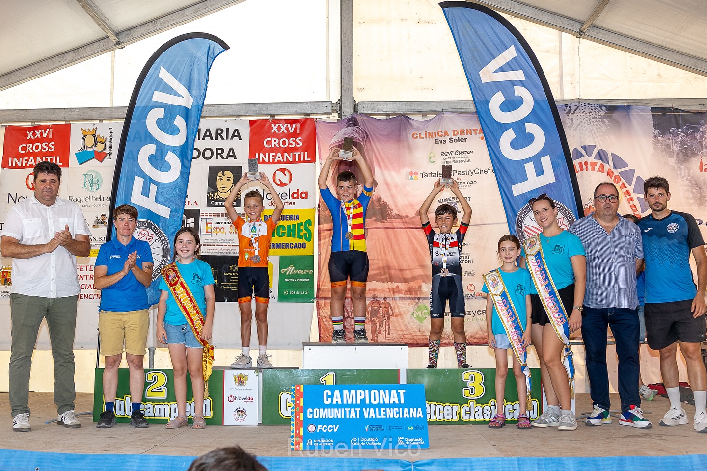 Novelda celebra una gran fiesta del ciclismo base en la final autonómica de Escuelas