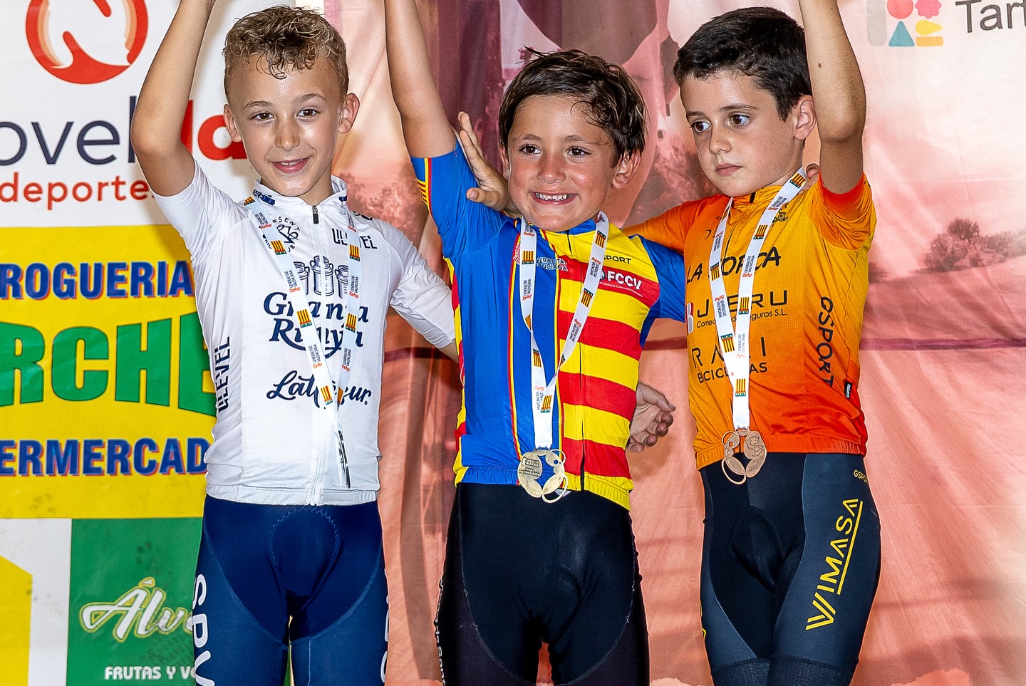 Novelda celebra una gran fiesta del ciclismo base en la final autonómica de Escuelas