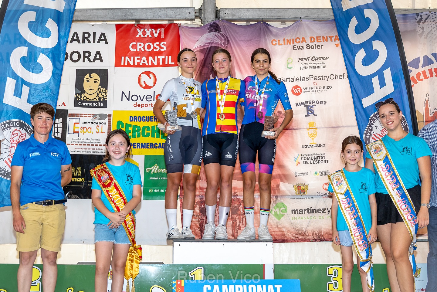 Novelda celebra una gran fiesta del ciclismo base en la final autonómica de Escuelas