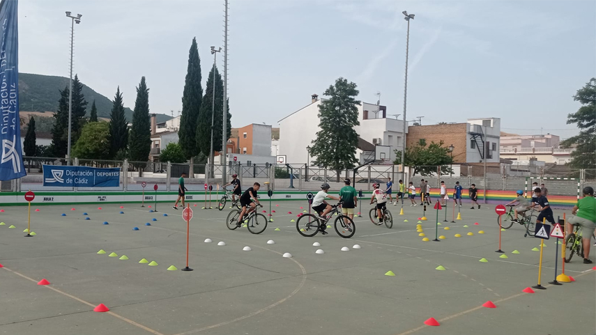 El-IES-Castillo-de-Tempul-acoge-la-ultima-jornada-antes-del-verano-del-programa-a��Bici-Educaa��