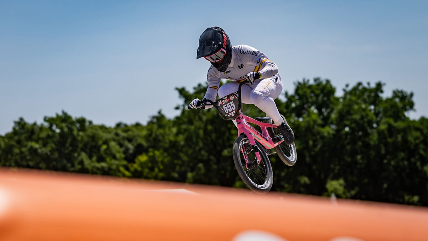 Rodrigo-Morales-y-Mariona-Calvis-los-pilotos-nacionales-mas-destacados-en-la-Copa-del-Mundo-de-BMX-de-Papendal