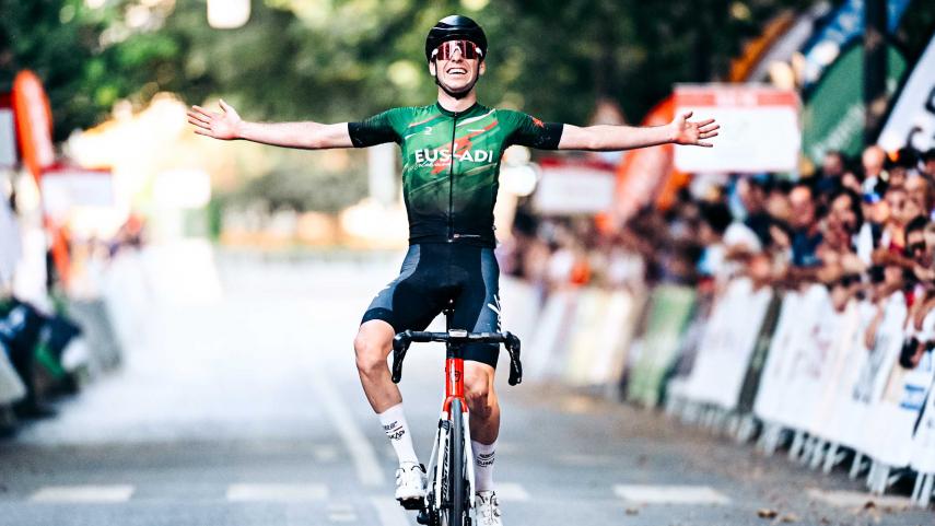 Yago-Aguirre-triunfa-en-Granada-para-proclamarse-campeon-de-Espana-sub23-en-linea