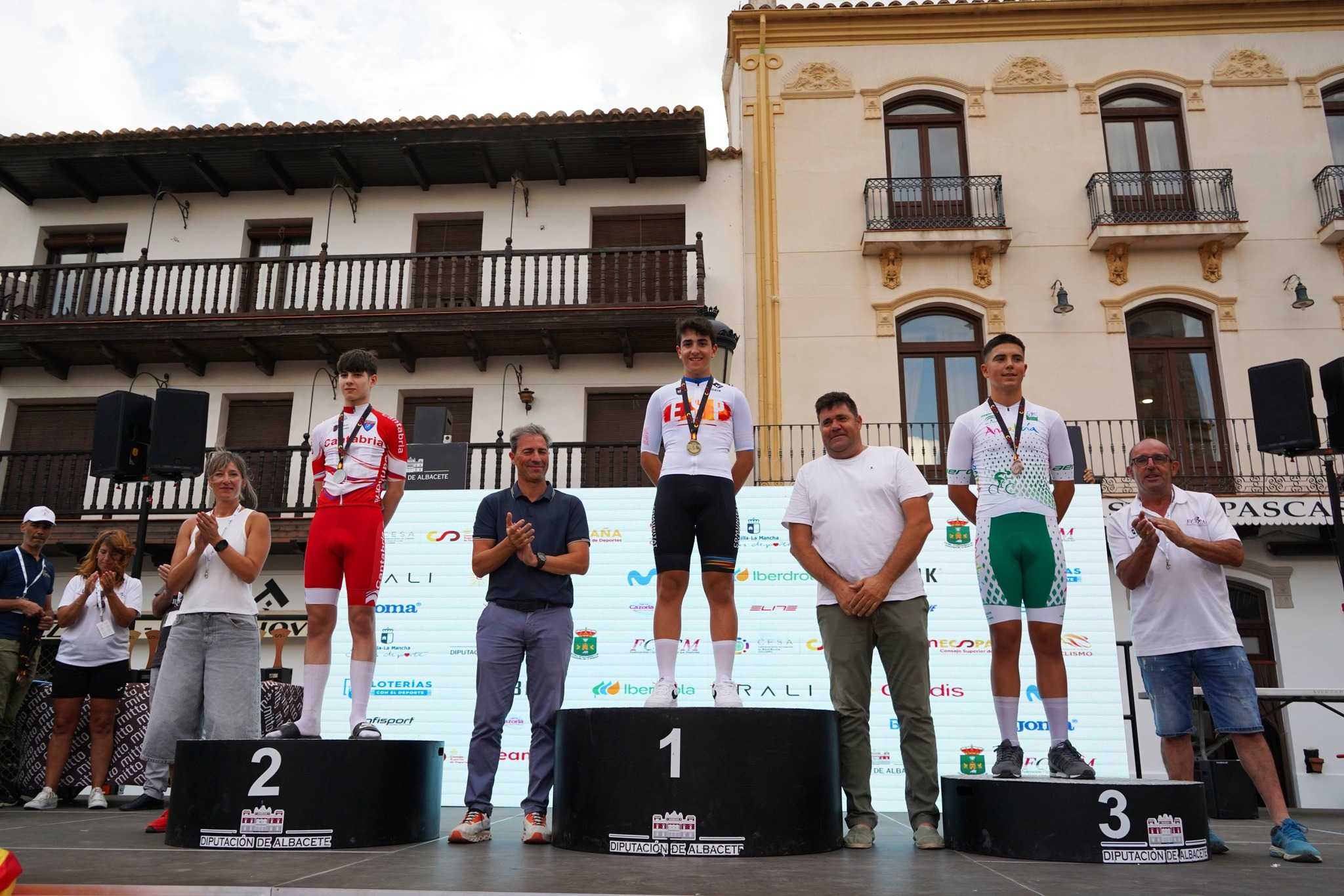 Cantabria Medalla de Oro por equipos en la prueba infantil masculina en los Campeonatos de España JJDDEE de Ciclismo en Albacete