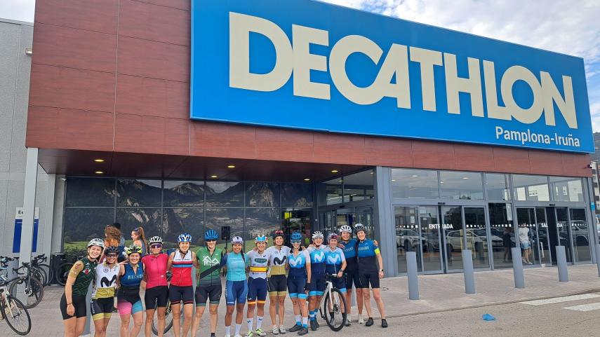 Paula-Ostiz-lidera-la-quedada-Women-in-Bike-en-Decathlon-Pamplona