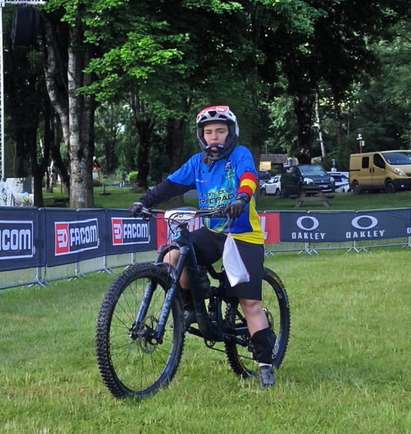 Natalia y Cristina Menéndez, convocadas para el Campeonato de Europa de Descenso en La Molina