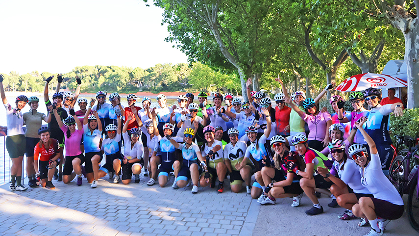 Medio-centenar-de-mujeres-de-Women-In-Bike-ruedan-junto-a-Dori-Ruano-en-Madrid