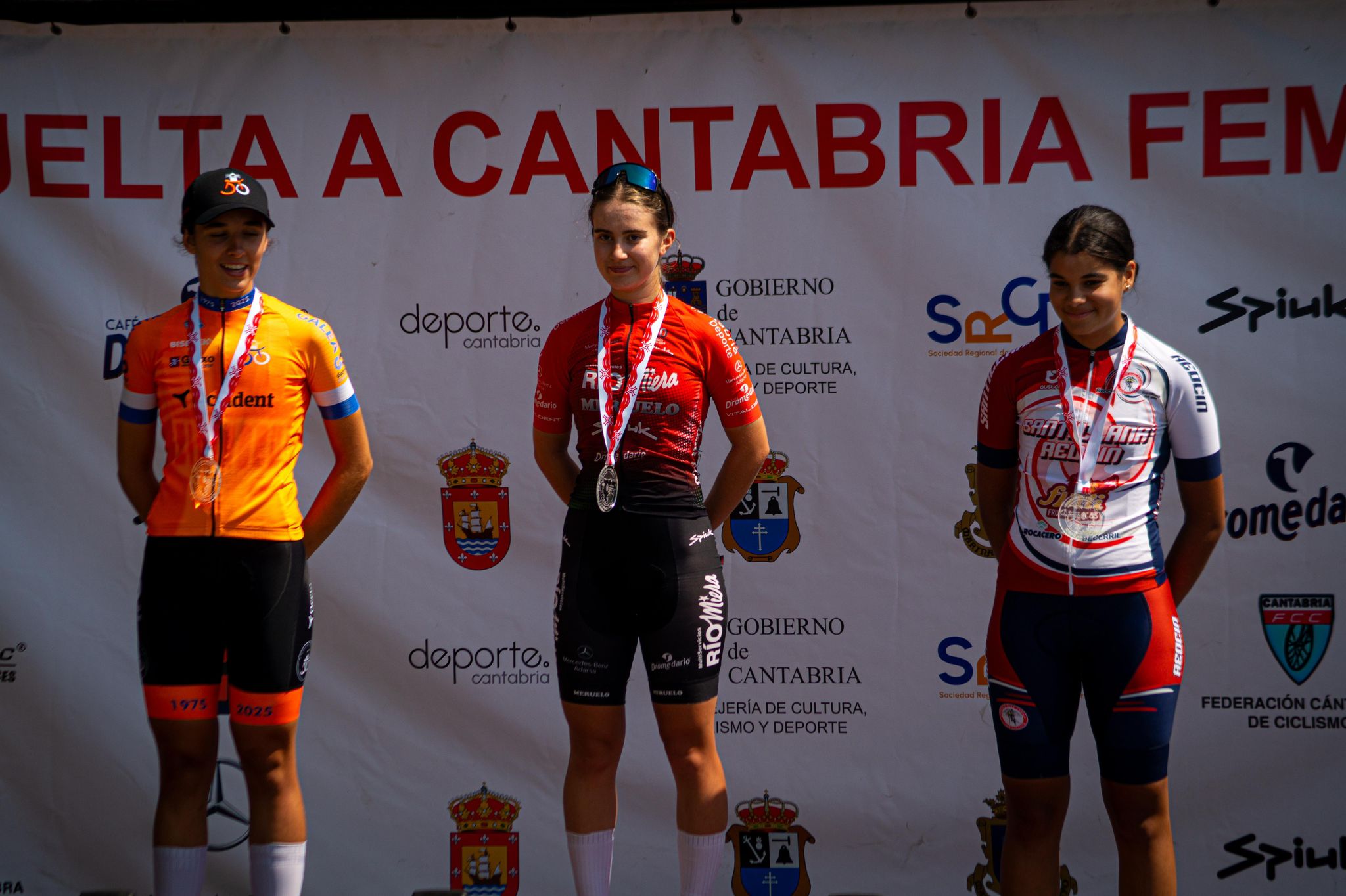 De la Roca y Spikarova se llevan la Vuelta a Cantabria Femenina