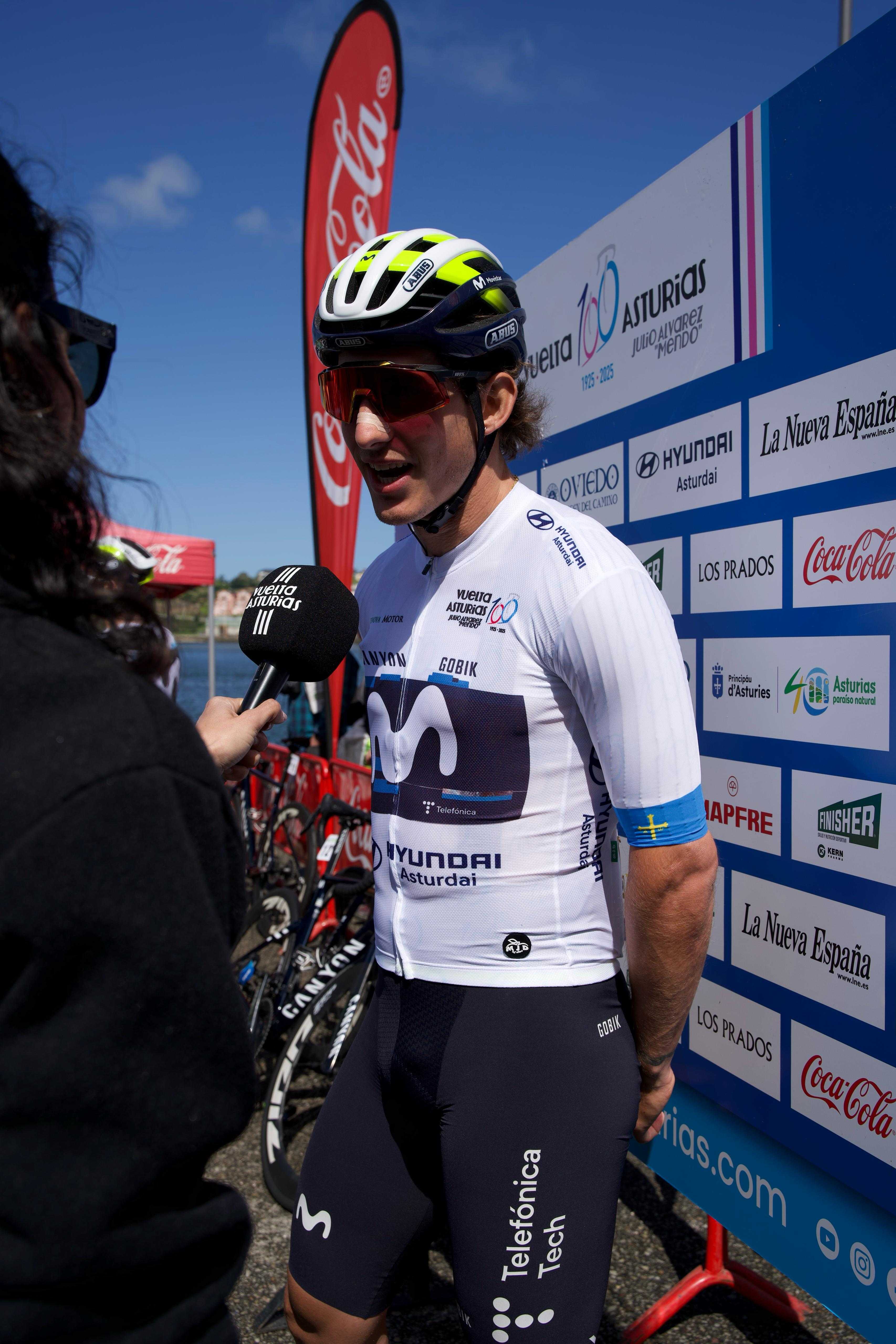 Tres asturianos en la salida de la Vuelta 2025