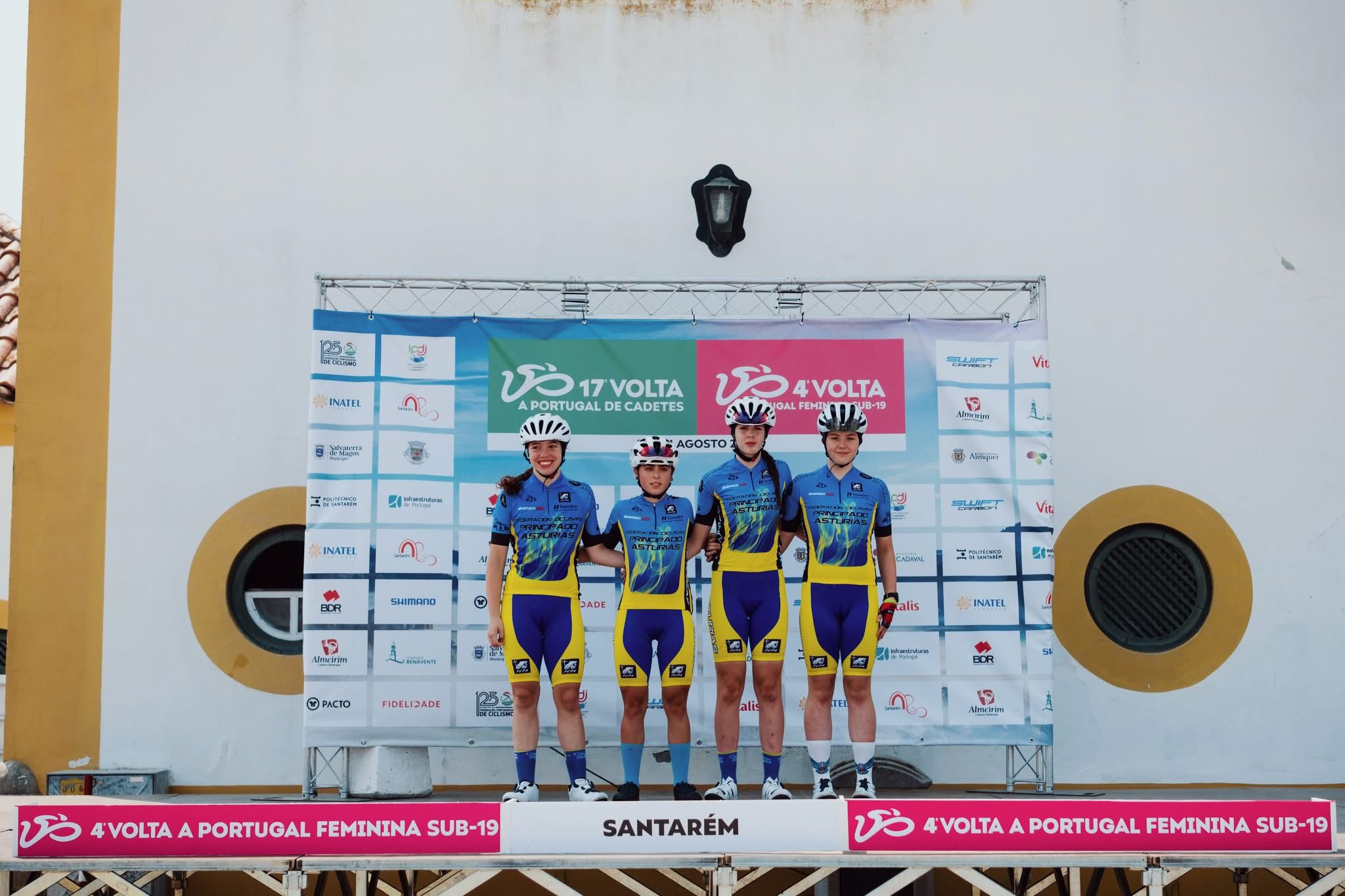 Buen papel de los asturianos en una exigente vuelta por etapas