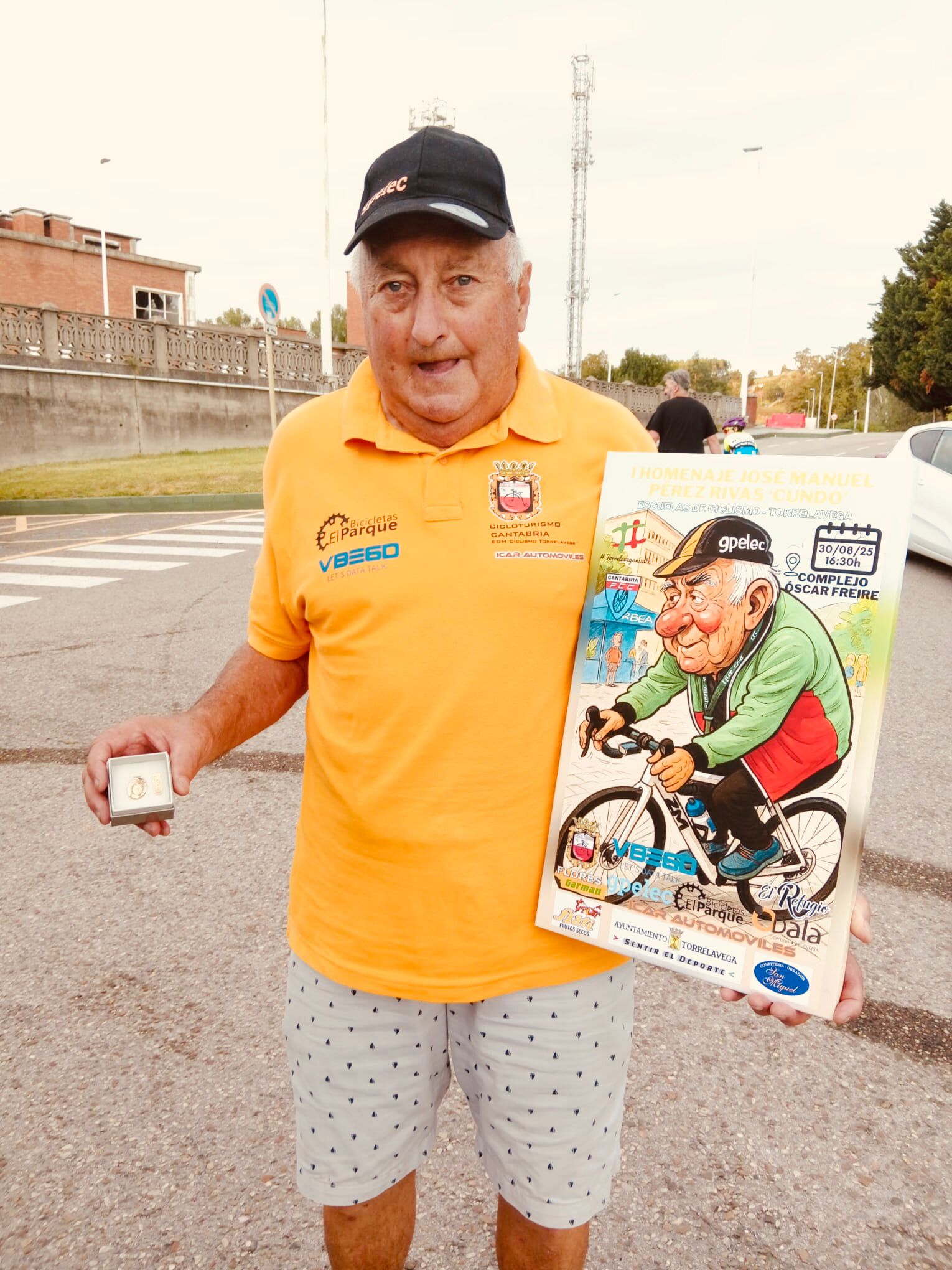 Precioso homenaje a  'Cundo' en Torrelavega