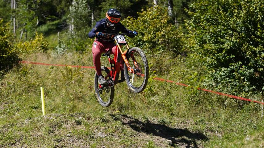 Daniel-Castellanos-finaliza-29-en-el-Campeonato-del-Mundo-de-Descenso-de-Champery-2025