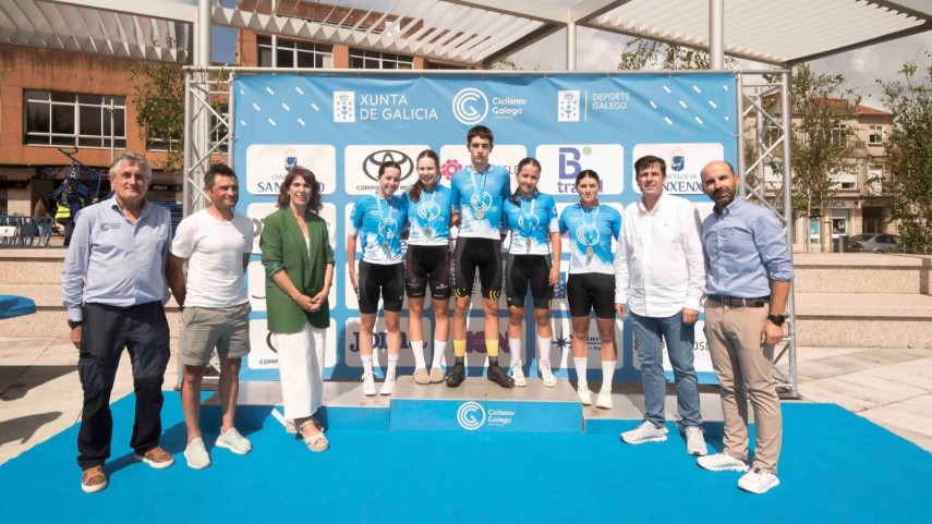 Tamara-Seijas-Andrea-Prado-Ines-Santalla-Vega-Aldrey-e-Hector-Rodriguez-coroanse-en-Sanxenxo