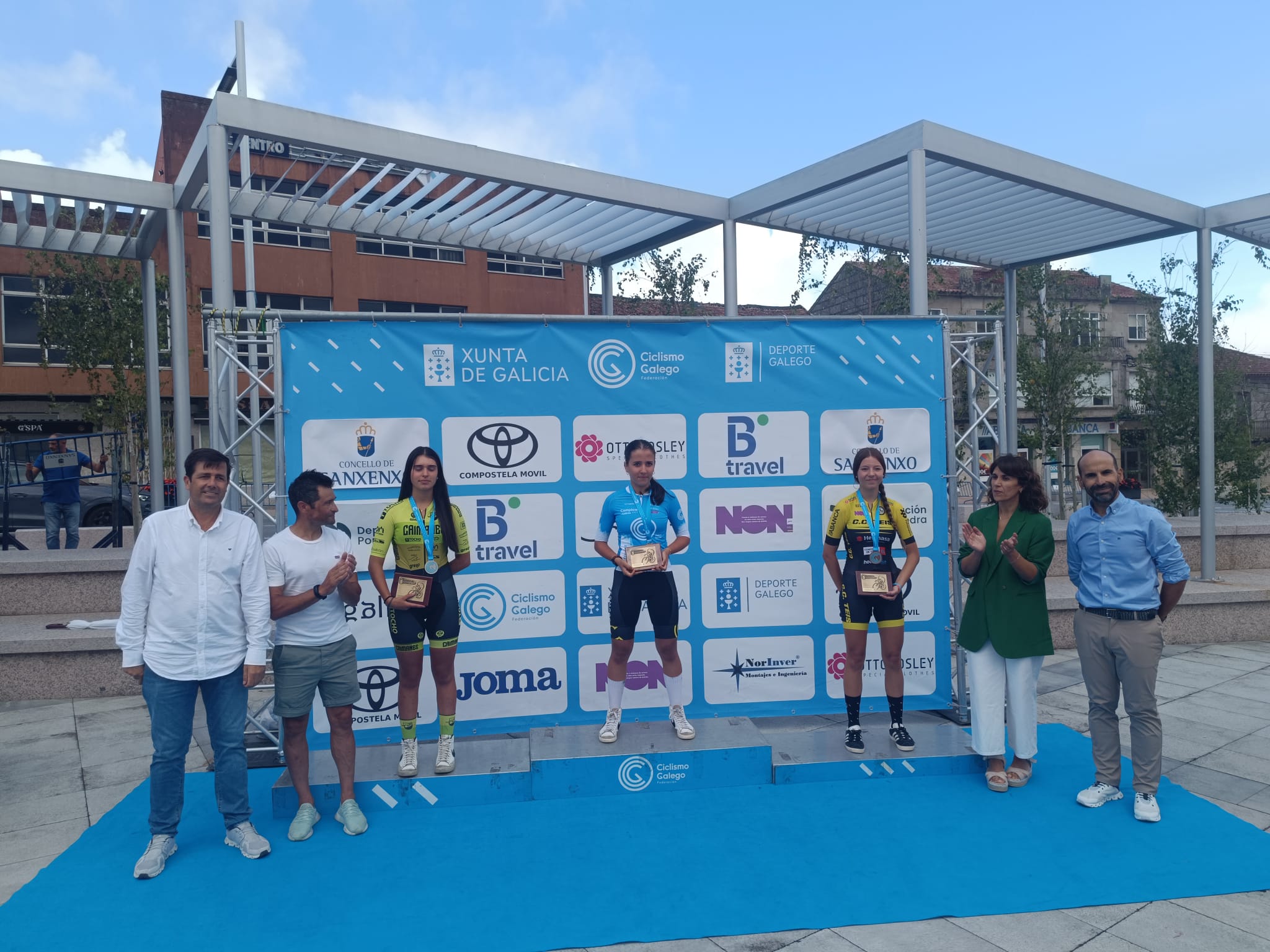 Tamara Seijas, Andrea Prado, Inés Santalla, Vega Aldrey e Héctor Rodríguez coróanse en Sanxenxo