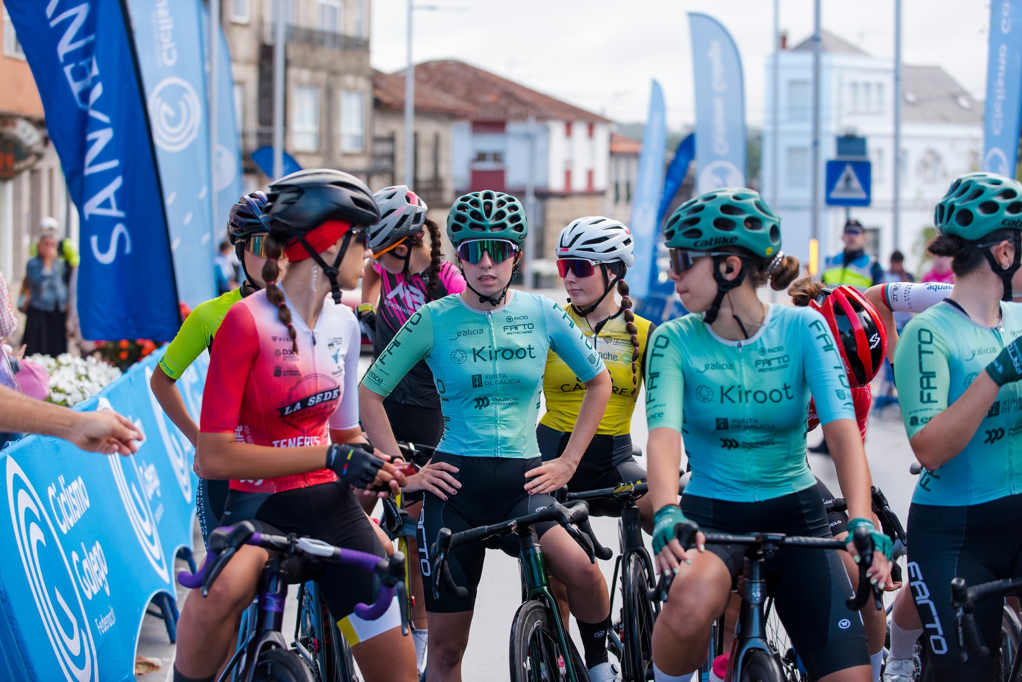 Tamara Seijas, Andrea Prado, Inés Santalla, Vega Aldrey e Héctor Rodríguez coróanse en Sanxenxo