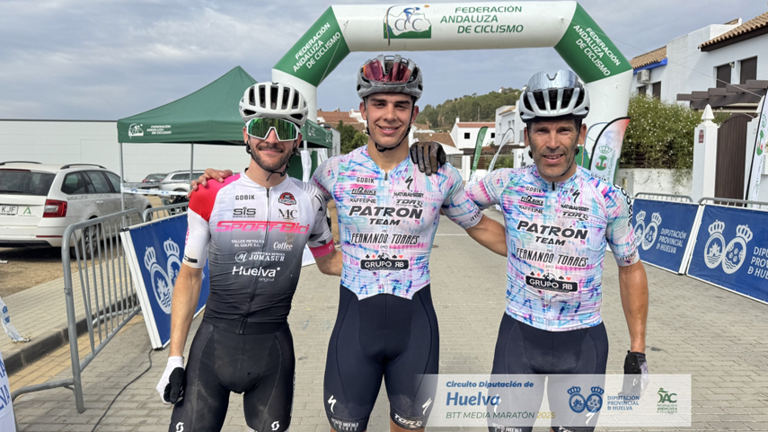 Juan-David-Lopez-y-Conchi-Banez-dominan-en-Villanueva-de-los-Castillejos