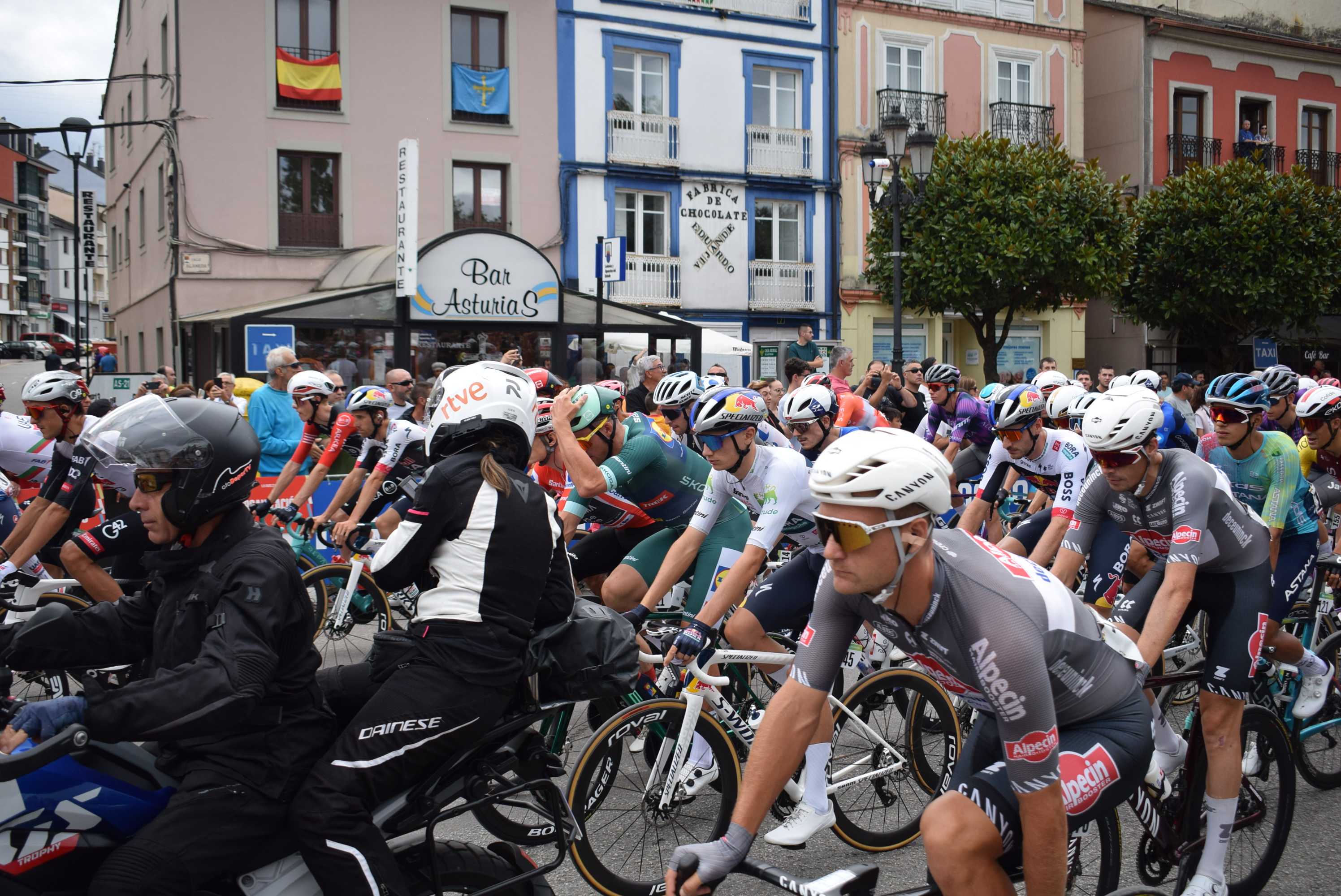 Asturias vivió el gran espectáculo de la Vuelta a España