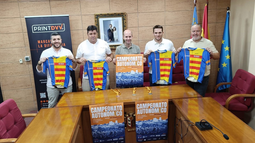 Catral-coronara-a-los-nuevos-Campeones-Autonomicos-Master-de-Ruta
