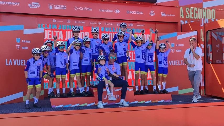 La-cantera-ciclista-madrilena-ha-vivido-su-gran-dia-recorriendo-el-tramo-final-de-La-Vuelta-en-su-90-aniversario