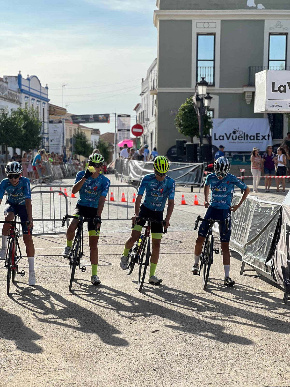 RAÚL CINTAS GANA LA CHALLENGE VUELTA CICLISTA A EXTREMADURA CADETE 2025