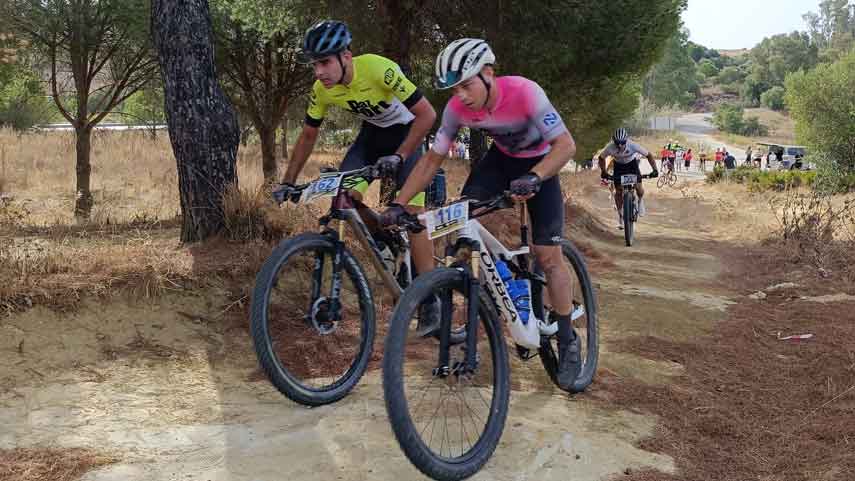 Chiclana-corona-a-Perinan-y-Pruano-en-la-vuelta-de-las-XCM-Series-Cadiz-2025