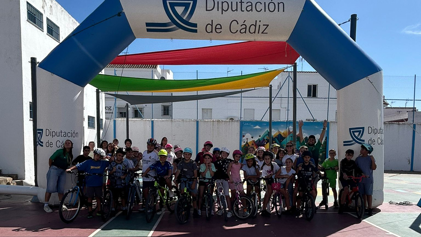 El-CEIP-Maestro-Juan-Apresa-rueda-con-a��Bici-Educaa��