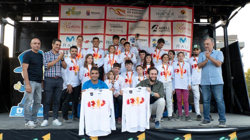 Sergio-Veiga-y-Alba-Fernandez-se-visten-en-Monzon-como-nuevos-campeones-de-Espana-de-Pump-Track