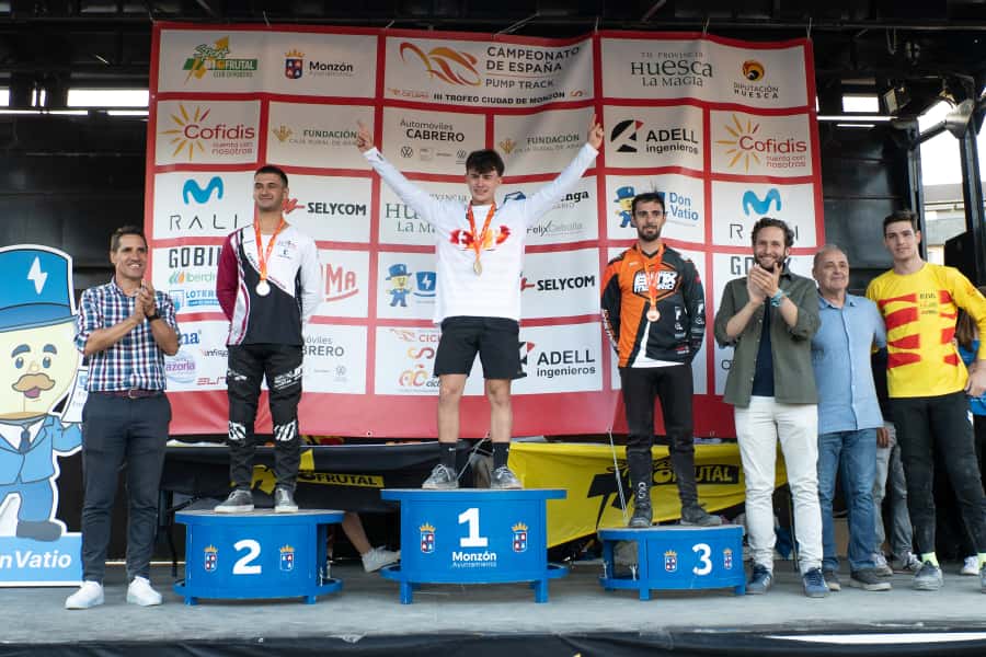Sergio Veiga y Alba Fernández se visten en Monzón como nuevos campeones de España de Pump Track