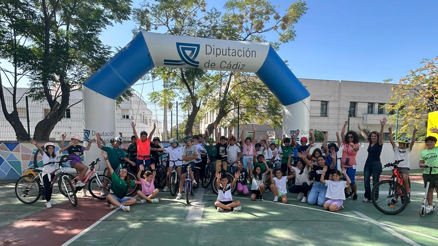 El-alumnado-del-CEIP-San-Miguel-disfruta-de-a��Bici-Educaa��