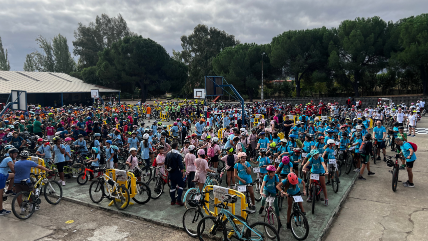 LAS-CALLES-DE-MeRIDA-SE-LLENAN-DE-BICICLETAS-EN-LA-XV-EDICIoN-DEL-DiA-ESCOLAR-MAESTRO-PEDRO-LOZANO