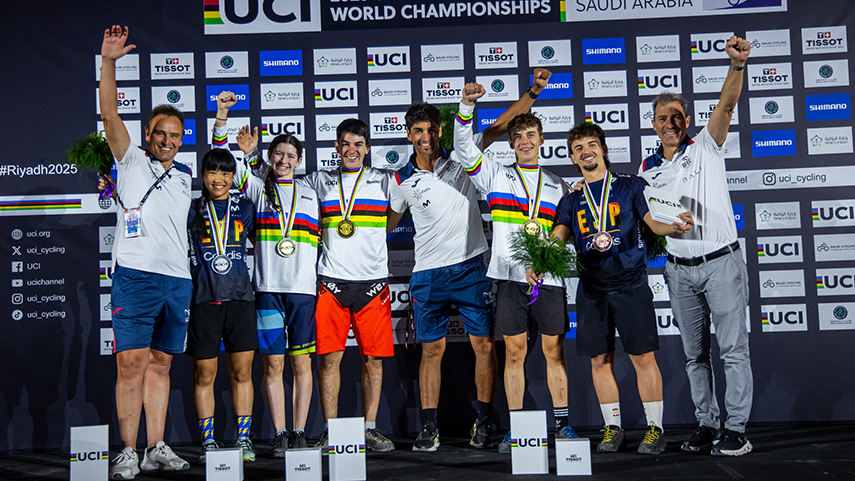 Andrea-Perez-Ferran-Gonzalo-y-Travis-Asenjo-hacen-historia-al-proclamarse-campeones-del-mundo-de-trial-en-categoria-junior