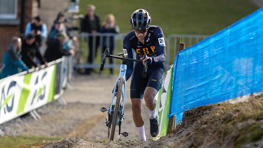 Raul-Mira-acaricia-el-a��Top10a��-en-la-prueba-sub23-del-Europeo-de-Ciclocross-de-Middelkerke