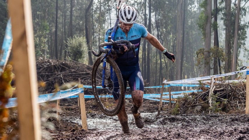 Os-vinedos-de-Terras-Gauda-son-o-xardin-de-Samuel-Gonzalez-e-Sarela-Conde