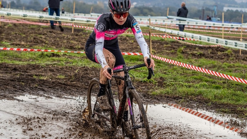 Miguel-Rodriguez-e-Irene-Trabazo-lanzanse-ao-barro-da-Copa-Galicia-con-vitorias-no-Porrino