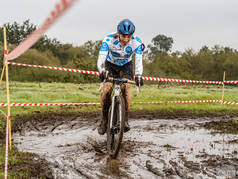 Miguel Rodríguez e Irene Trabazo lánzanse ao barro da Copa Galicia con vitorias no Porriño