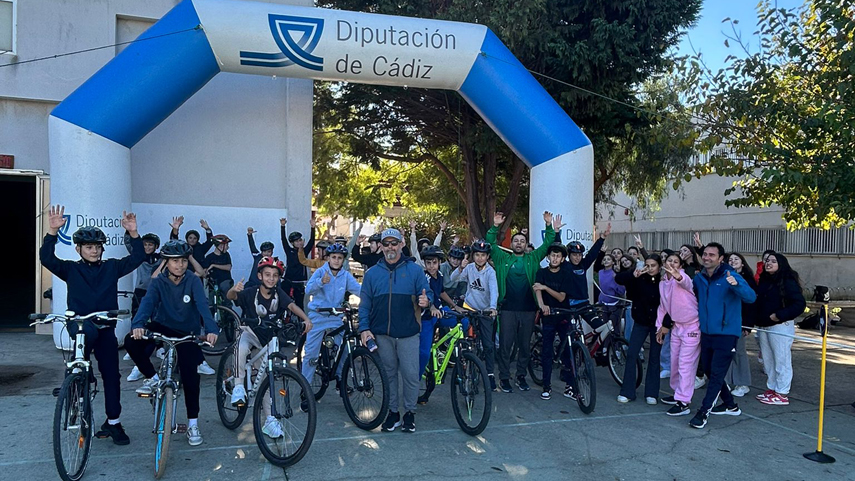 a��Bici-Educaa��-hace-parada-en-el-IES-Caepionis-de-Chipiona