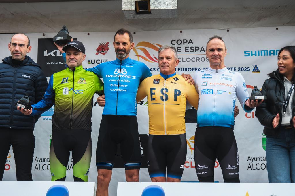 Guillermo García exerce de líder da Copa de España de Ciclocrós coa Selección de Galicia