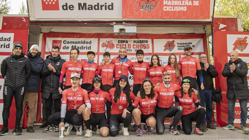 Celia-Romo-y-Miguel-Diaz-son-los-protagonistas-absolutos-en-el-GP-de-Ciclocross-Ayto-Cosladaa��Bicicletas-Salchi-
