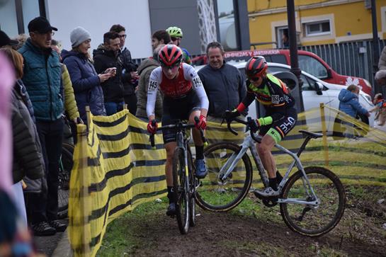 Unax Lombraña y Andrea Velasco se imponen en el ciclocross Colindres Pueblo 10