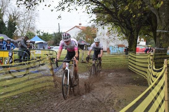 Unax Lombraña y Andrea Velasco se imponen en el ciclocross Colindres Pueblo 10