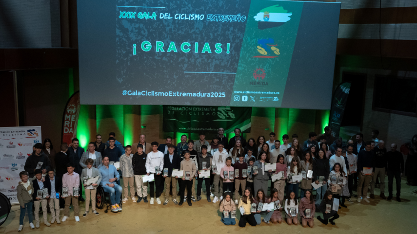 eXITO-Y-RECONOCIMIENTOS-EN-LA-GALA-DEL-CICLISMO-EXTREMENO-2025-CELEBRADA-EN-MeRIDA