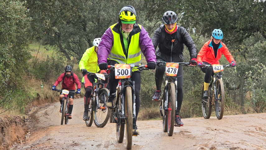 Cardena-cierra-bajo-la-lluvia-el-XII-Circuito-Provincial-de-BTT-NaturCor-2025
